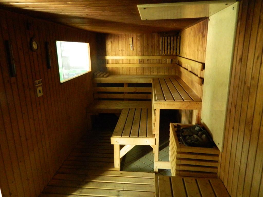 Spa Apartment Parkowy Chojnice Ruang foto